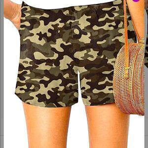 Floral blooming Green Camo Pocket Drawstring Shorts
